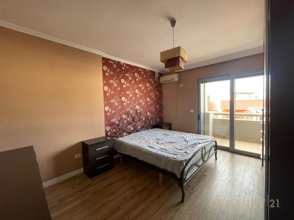 Jepet Me Qira Apartament 3+1+2 Tek Rruga e Kosovareve €950