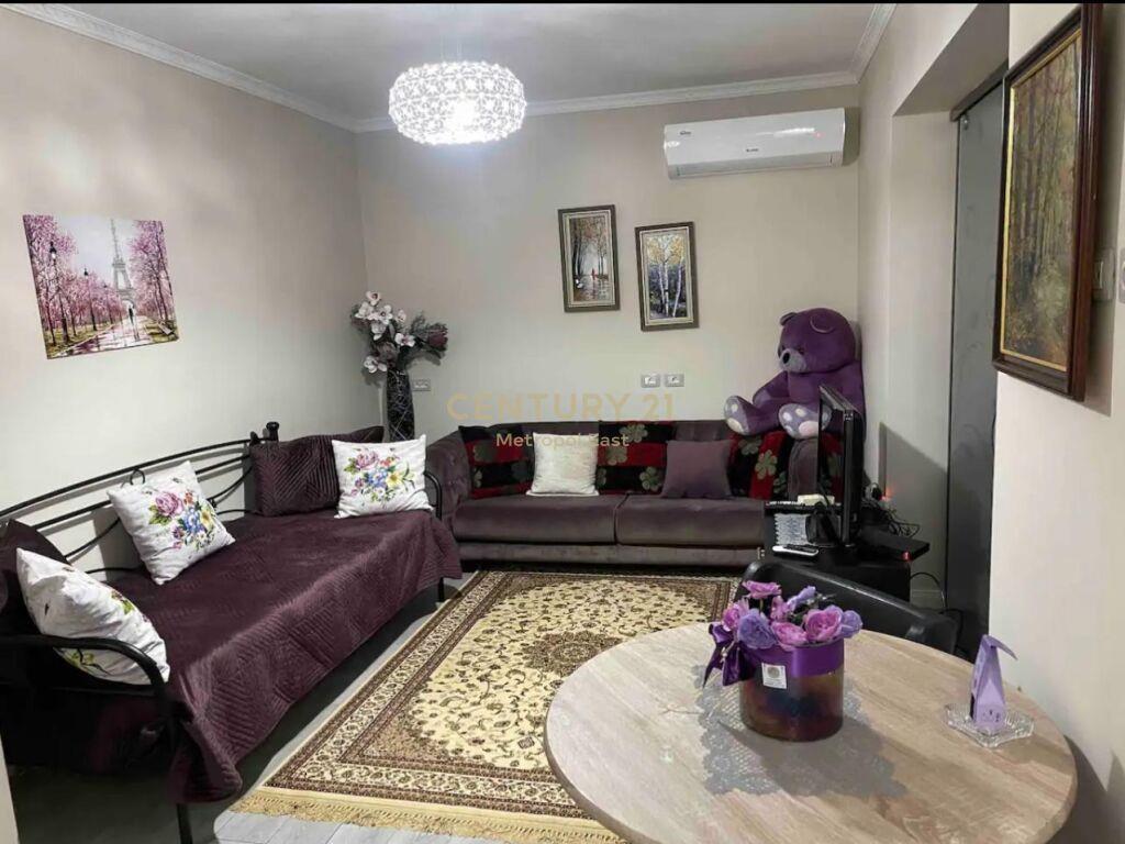Apartament 1+1 per qira ne rrugen Myslym 500 €East105051