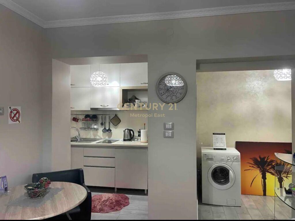 Apartament 1+1 per qira ne rrugen Myslym 500 €East105051