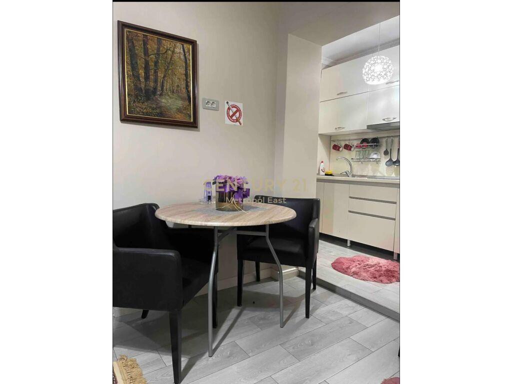 Apartament 1+1 per qira ne rrugen Myslym 500 €East105051