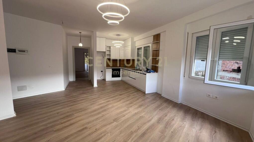 Qira Apartament 2+1+1 Kopshti Botanik € 500