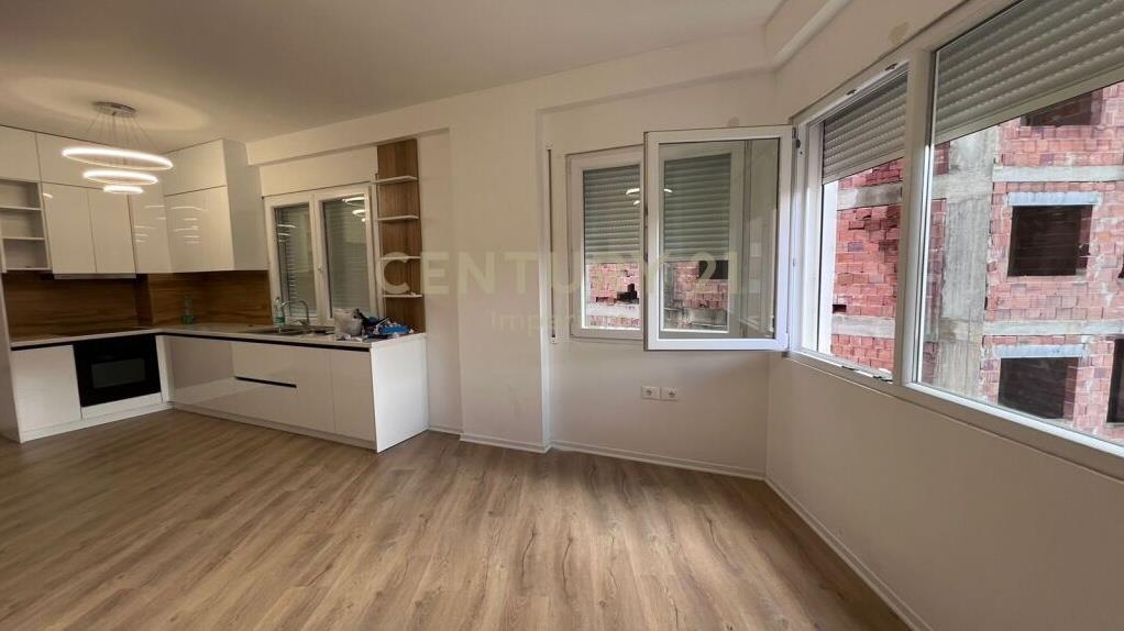 Qira Apartament 2+1+1 Kopshti Botanik € 500
