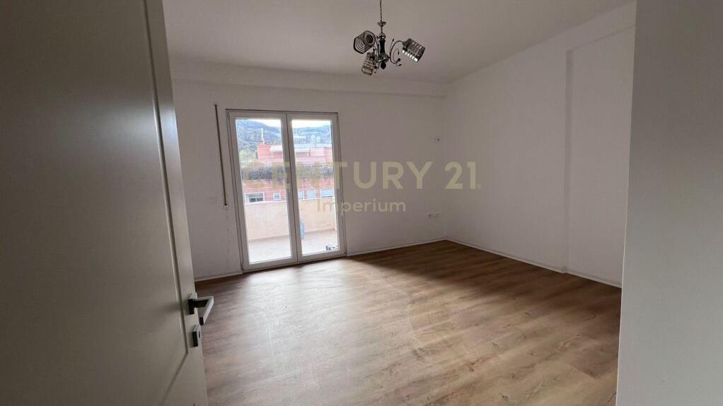 Qira Apartament 2+1+1 Kopshti Botanik € 500