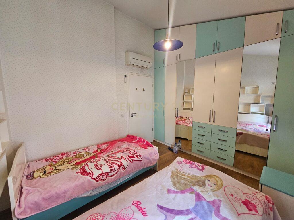 Jepet Me Qira Apartament 4+1+2+2 Parkime Liqeni i Thate