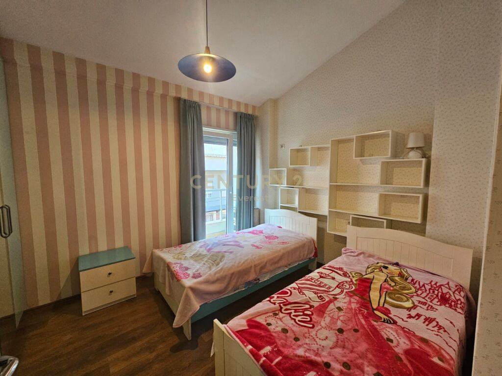 Jepet Me Qira Apartament 4+1+2+2 Parkime Liqeni i Thate