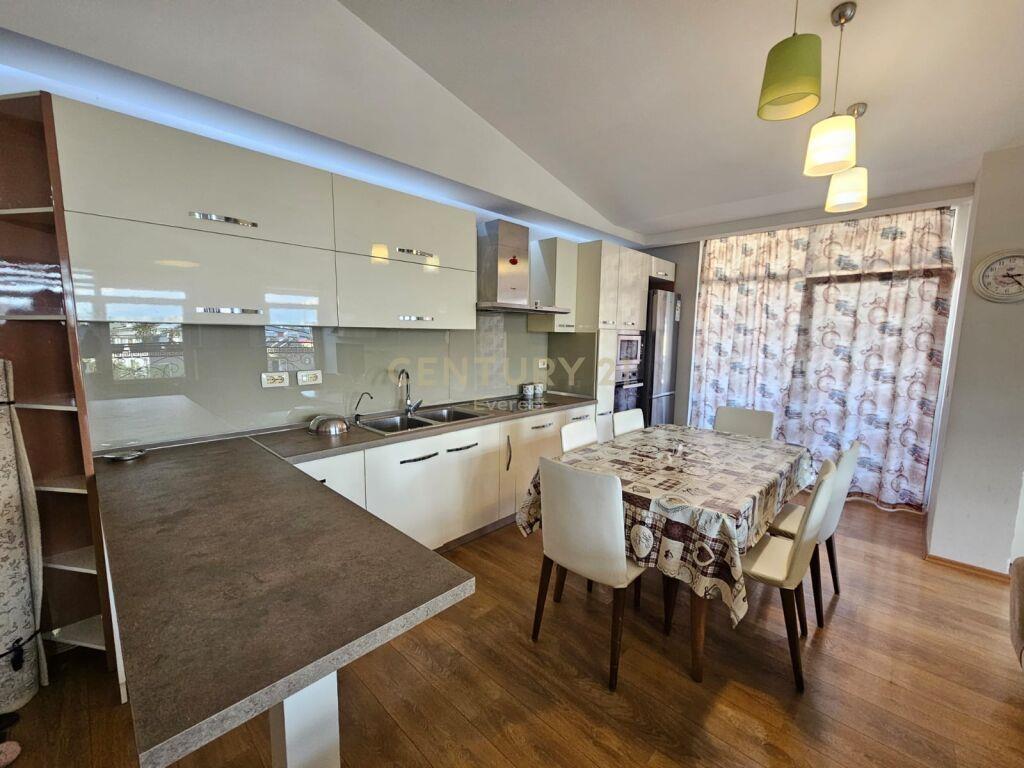 Jepet Me Qira Apartament 4+1+2+2 Parkime Liqeni i Thate