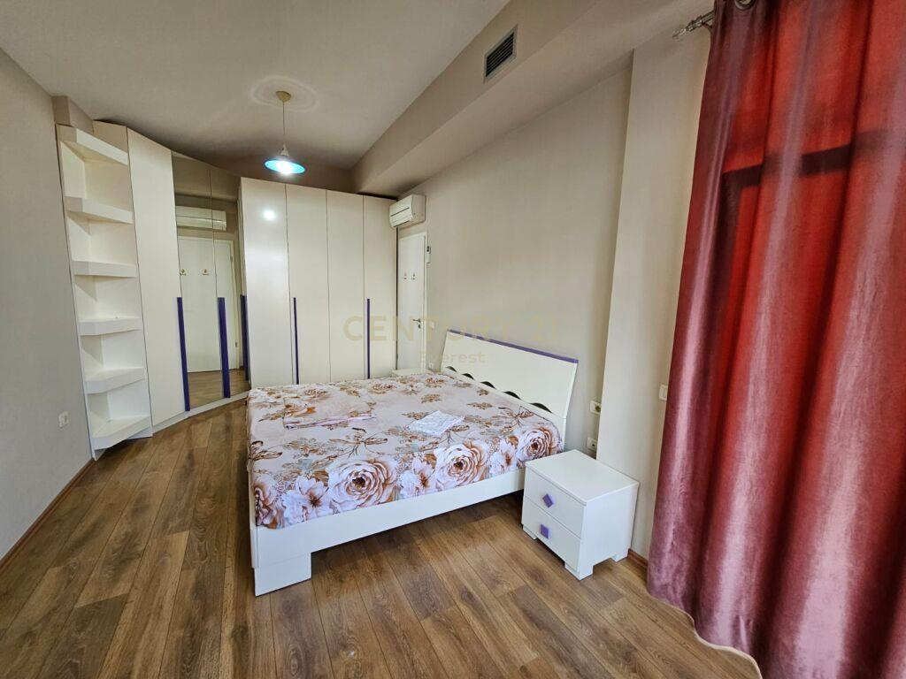 Jepet Me Qira Apartament 4+1+2+2 Parkime Liqeni i Thate