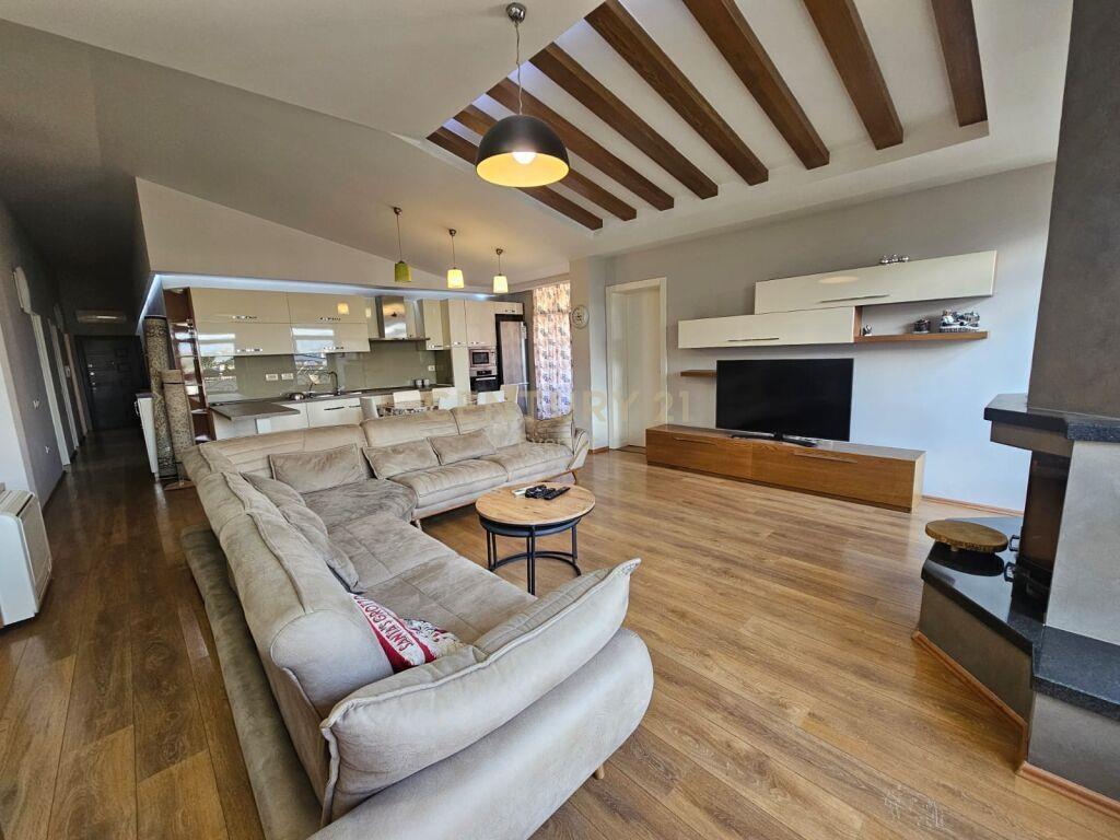 Jepet Me Qira Apartament 4+1+2+2 Parkime Liqeni i Thate