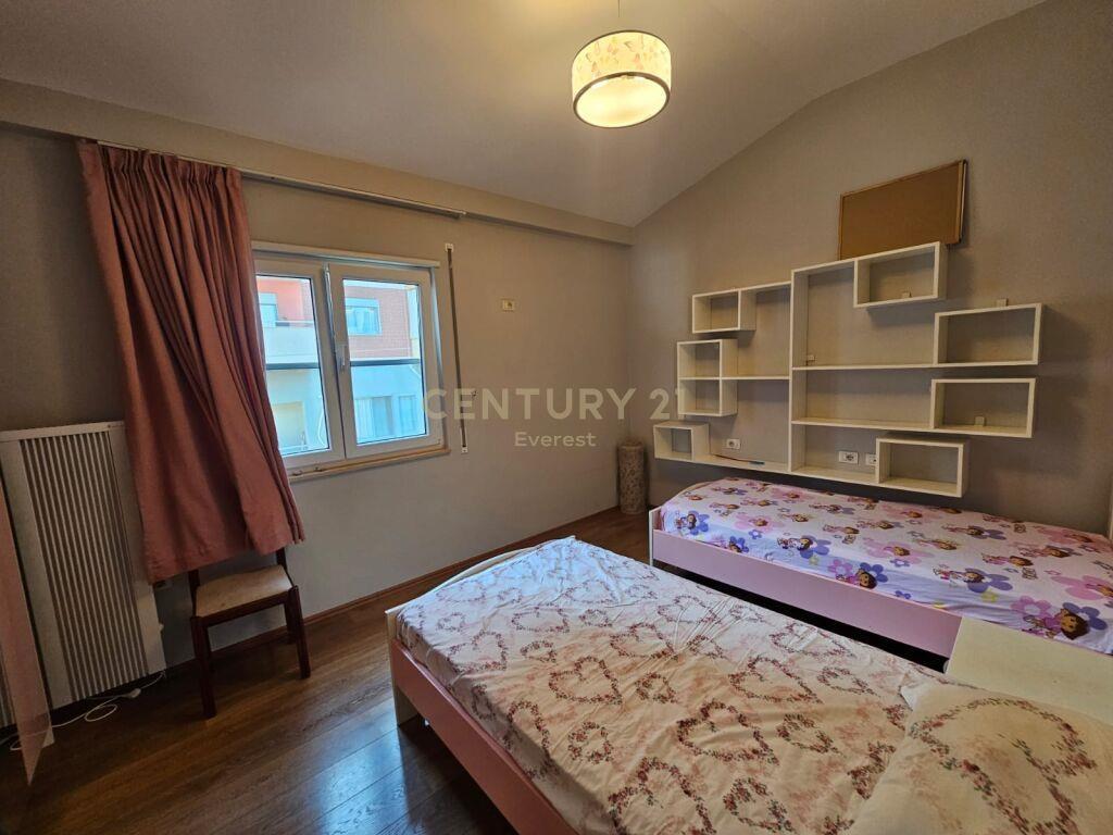Jepet Me Qira Apartament 4+1+2+2 Parkime Liqeni i Thate