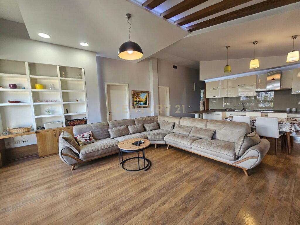Jepet Me Qira Apartament 4+1+2+2 Parkime Liqeni i Thate