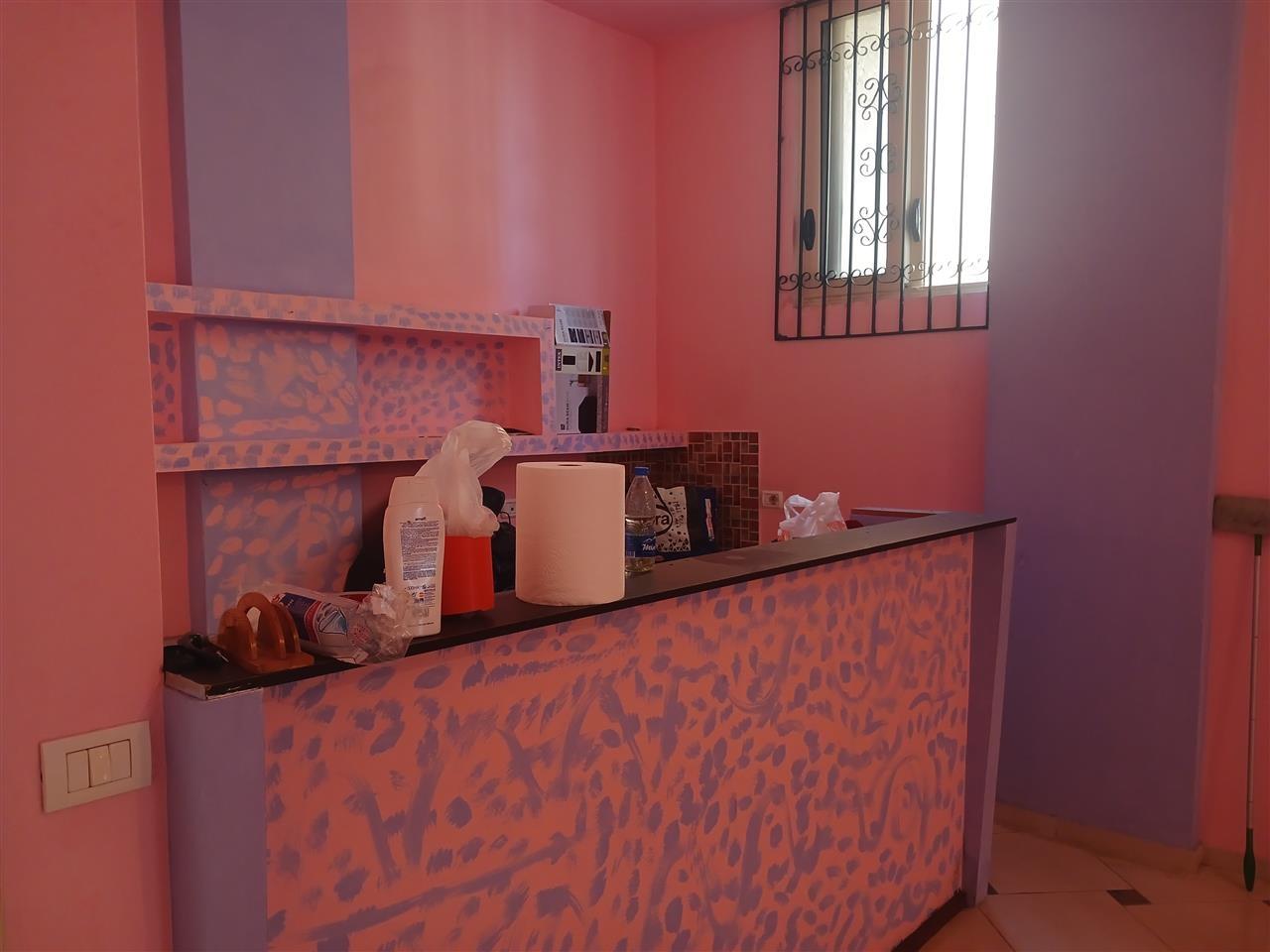 Super Dyqan me Qera. Kisha Ortodokse