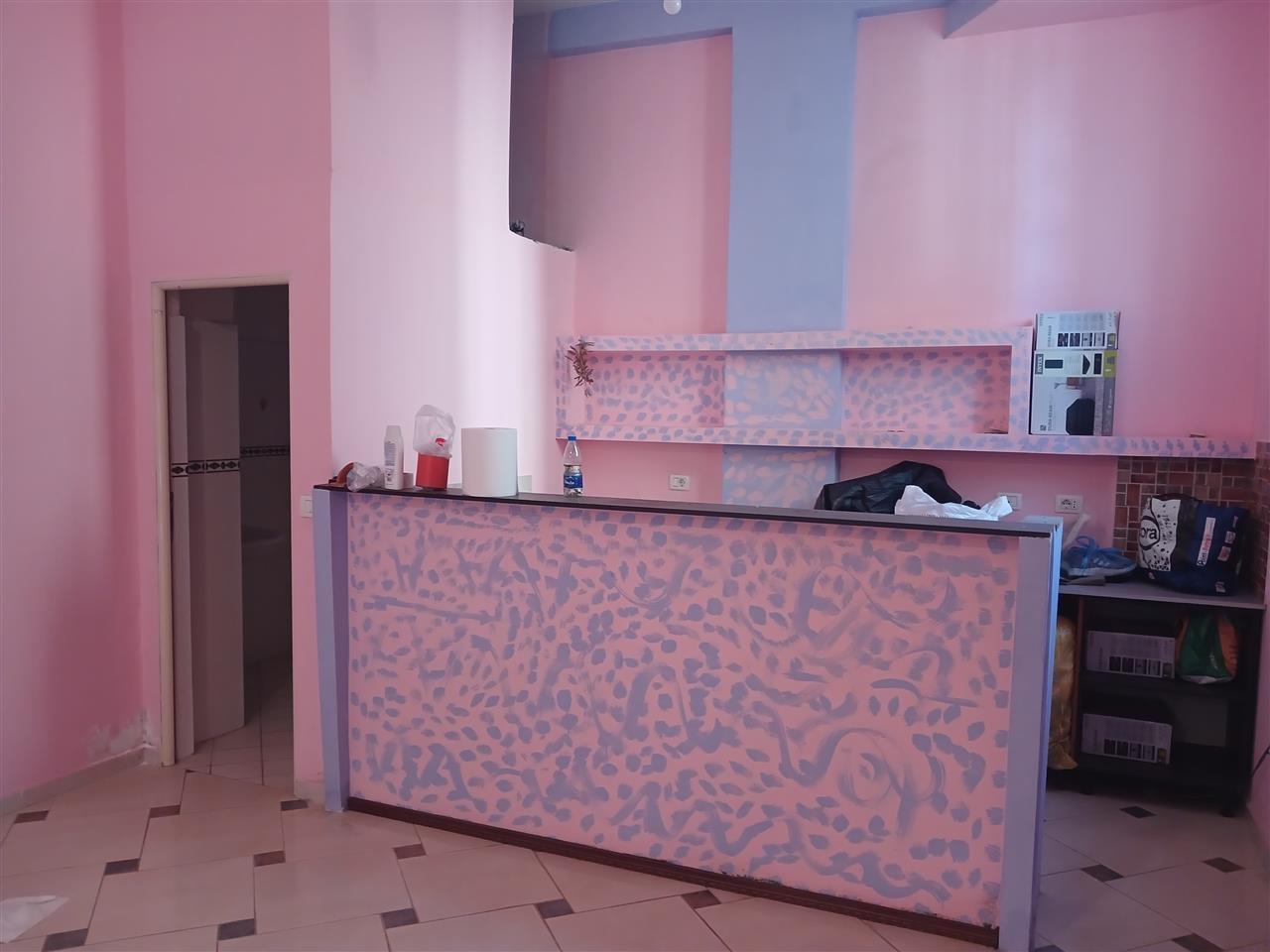 Super Dyqan me Qera. Kisha Ortodokse