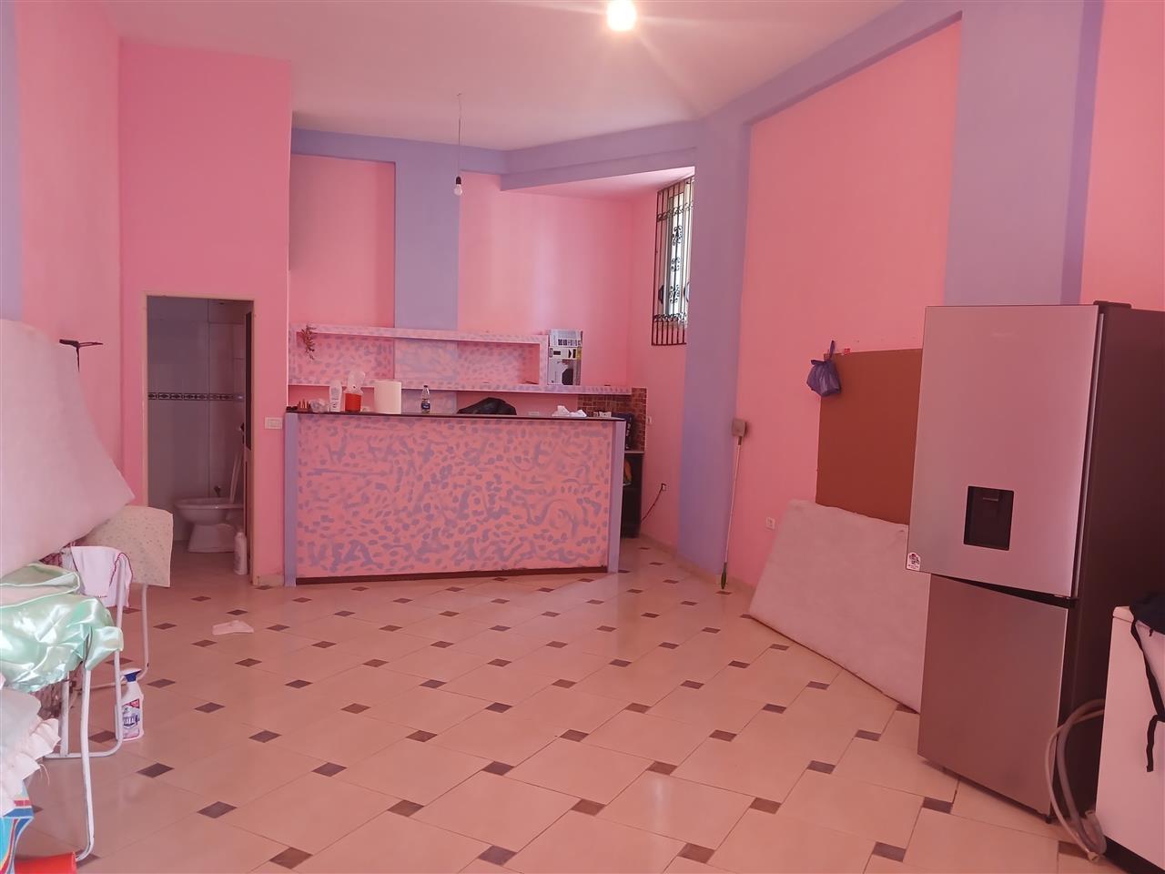 Super Dyqan me Qera. Kisha Ortodokse