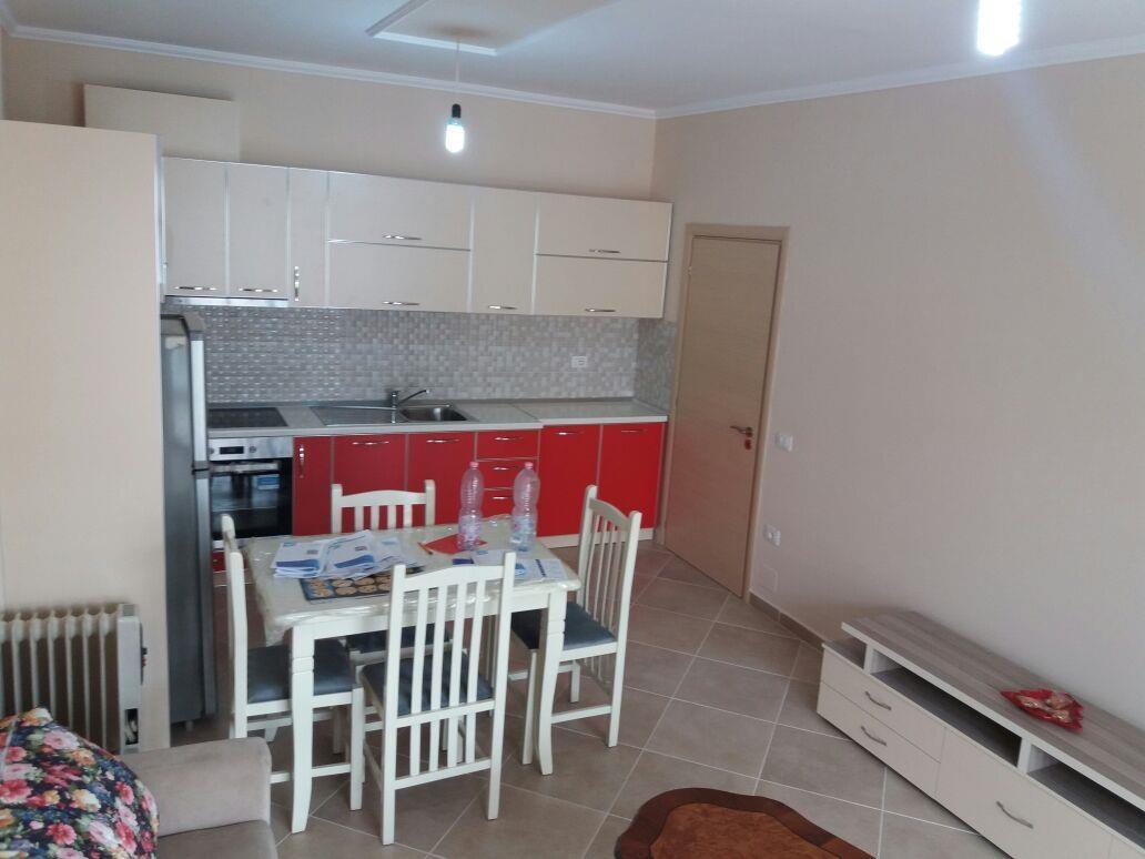 Jepet me qera Ap 1+1 Astir