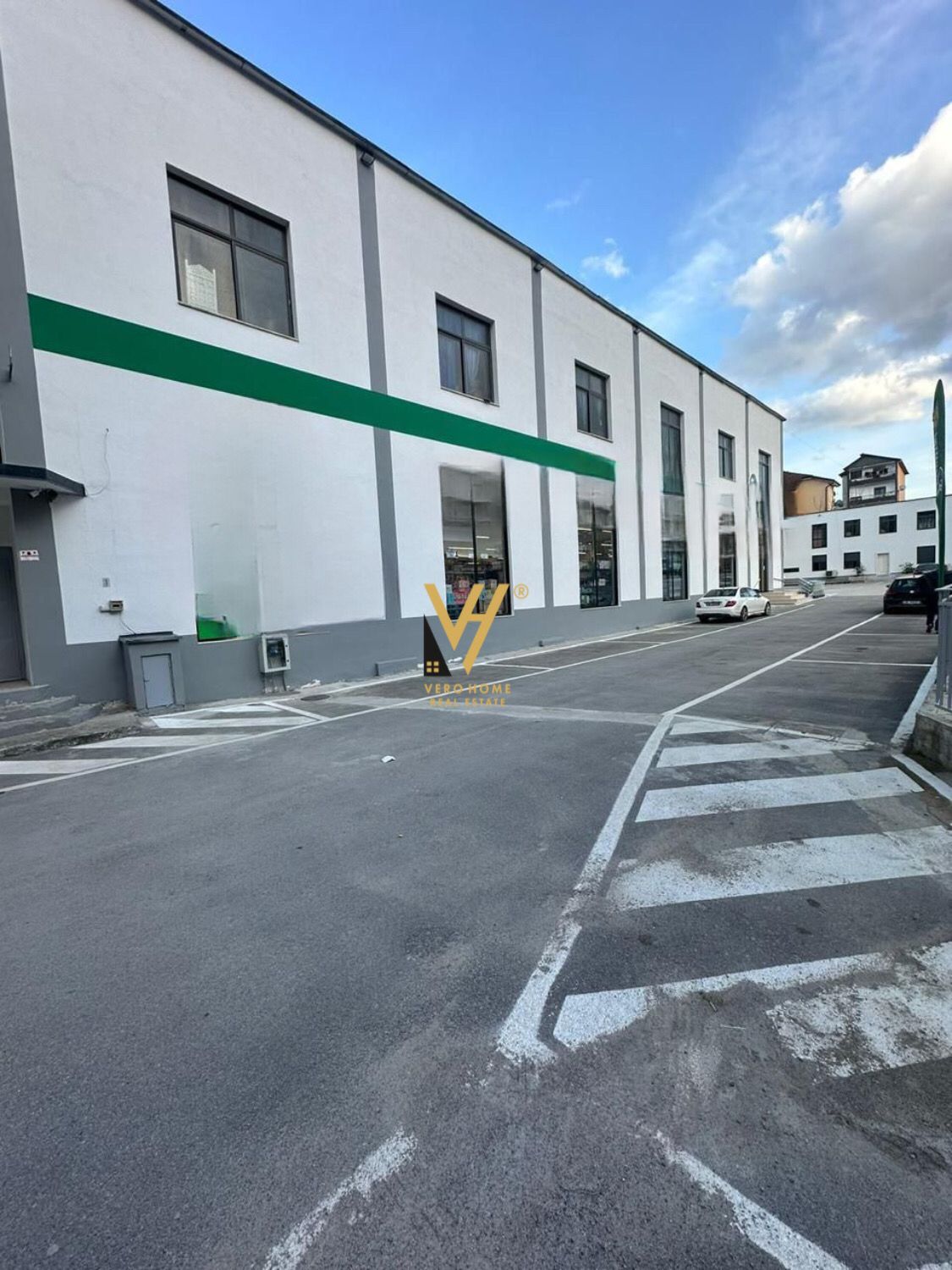 MAGAZINE 1.000M2 TE ALI DEMI 7.000 EURO