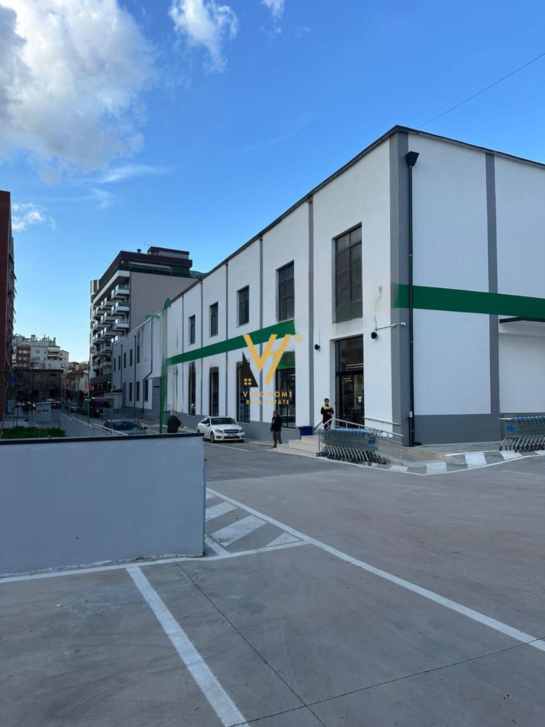 MAGAZINE 1.000M2 TE ALI DEMI 7.000 EURO