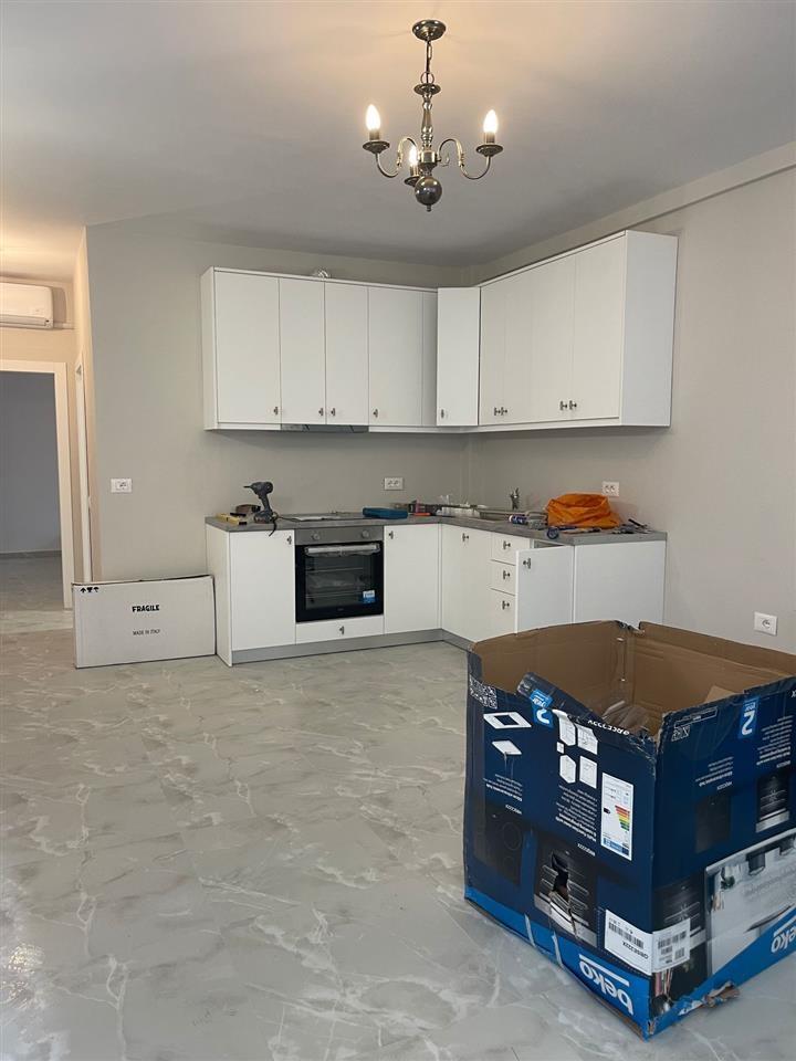APARTAMENT 1+1 ME QIRA ne Selite, prane Marin Barleti