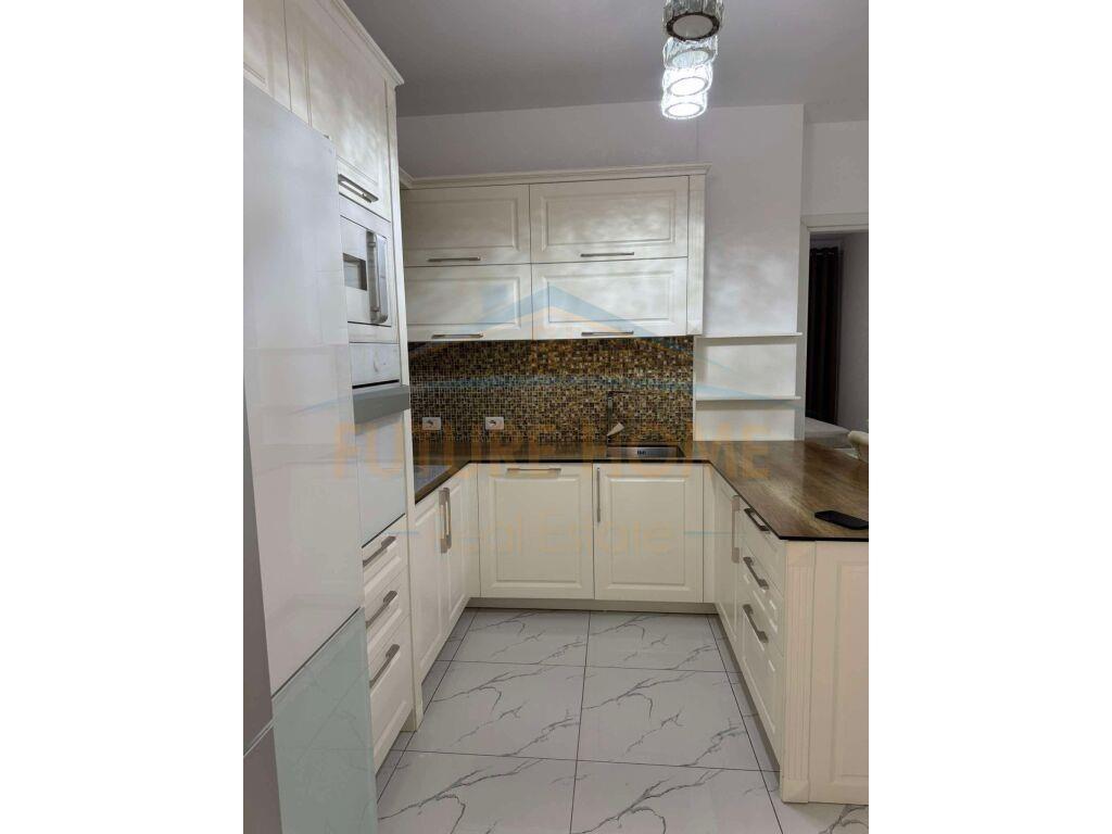 Shitet, Apartament 2+1+Post Parkimi, Zogu i Zi, Tirane