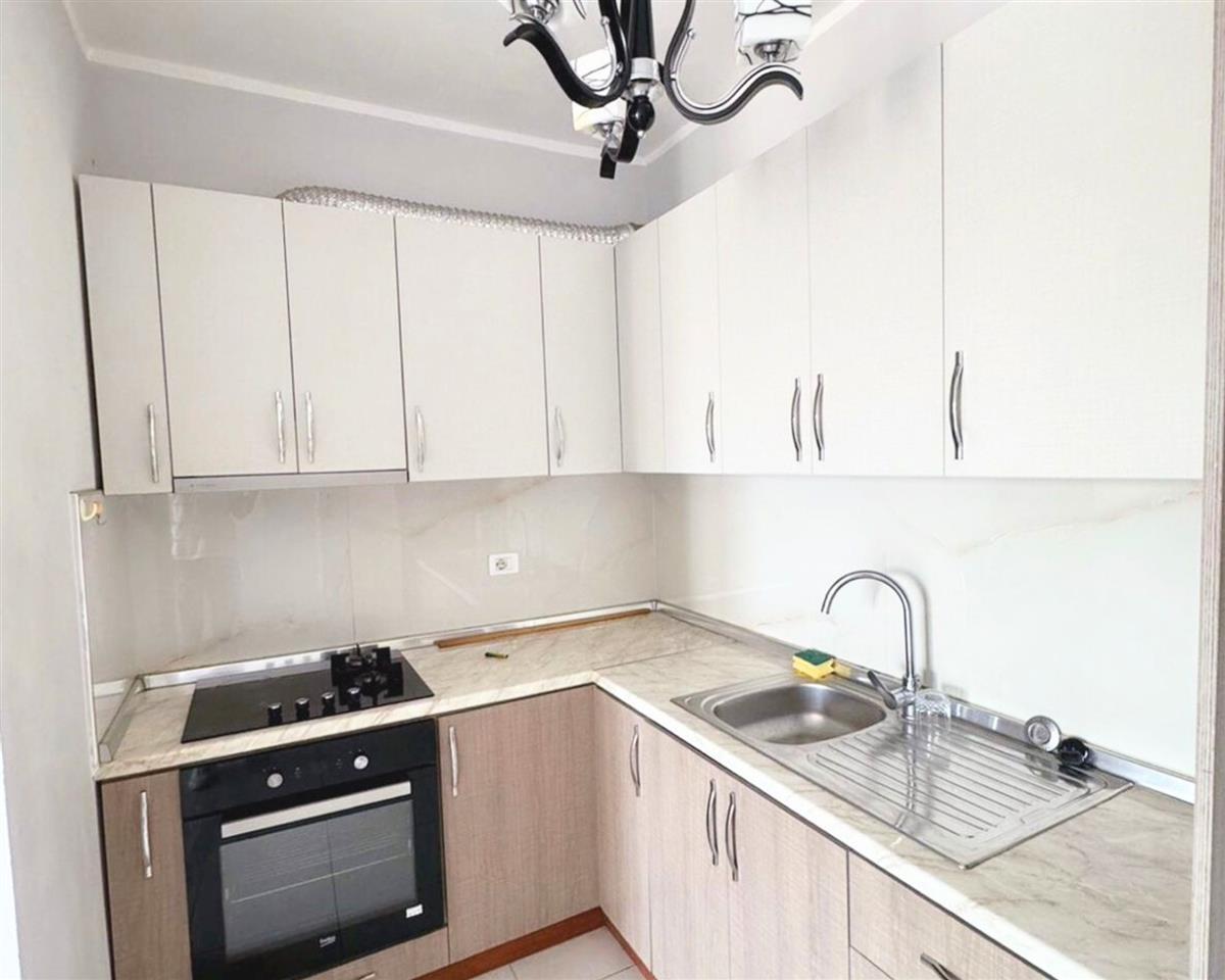 Kavaje, apartament 1+1,pallat I ri,shetitorja”Josif Budo”.