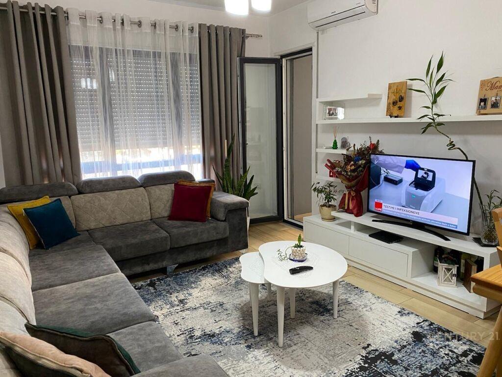 Shitet Apartment 2+1+2 Don Bosco € 198 000