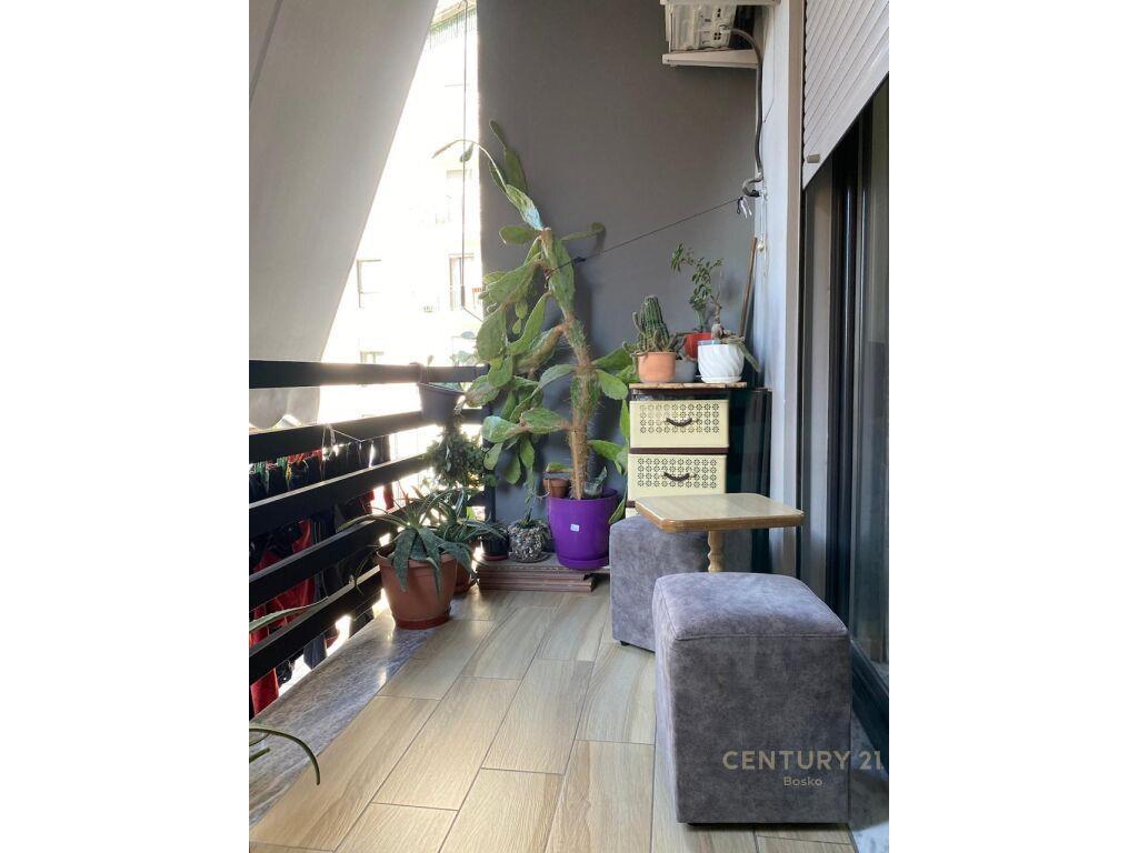 Shitet Apartment 2+1+2 Don Bosco € 198 000