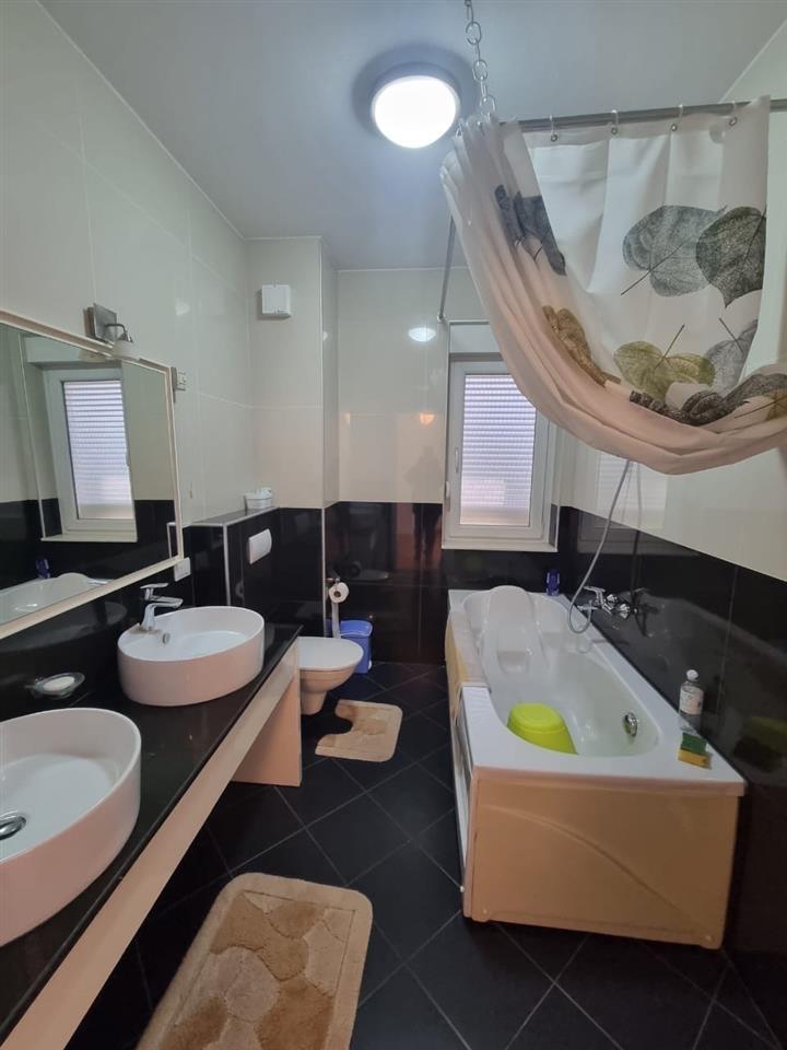 Apartament me qera 2+1+2 me garazh ne Sauk