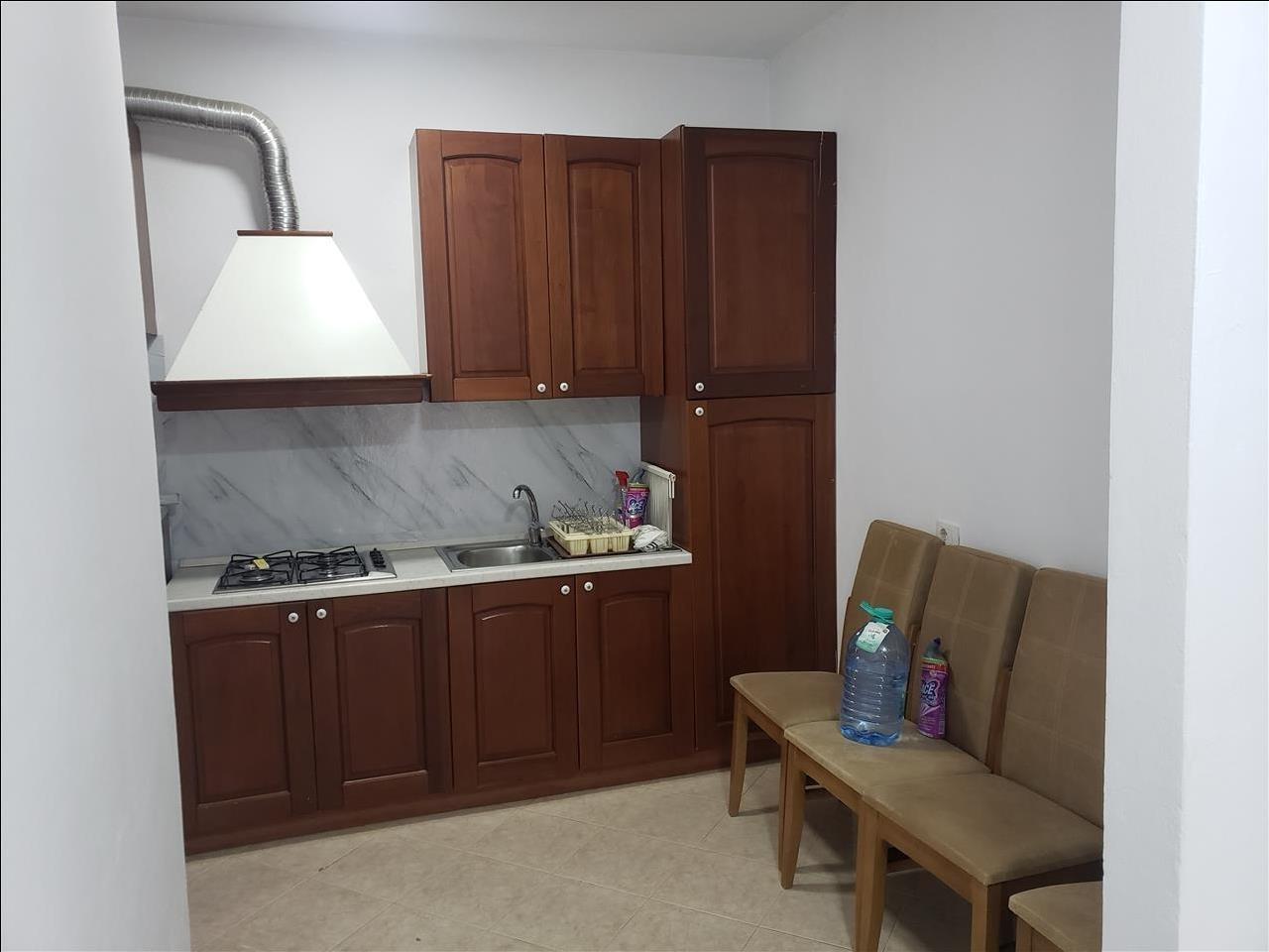 Jepet me Qera Apartament 2+1, Fusha e Aviacionit, 140 m2