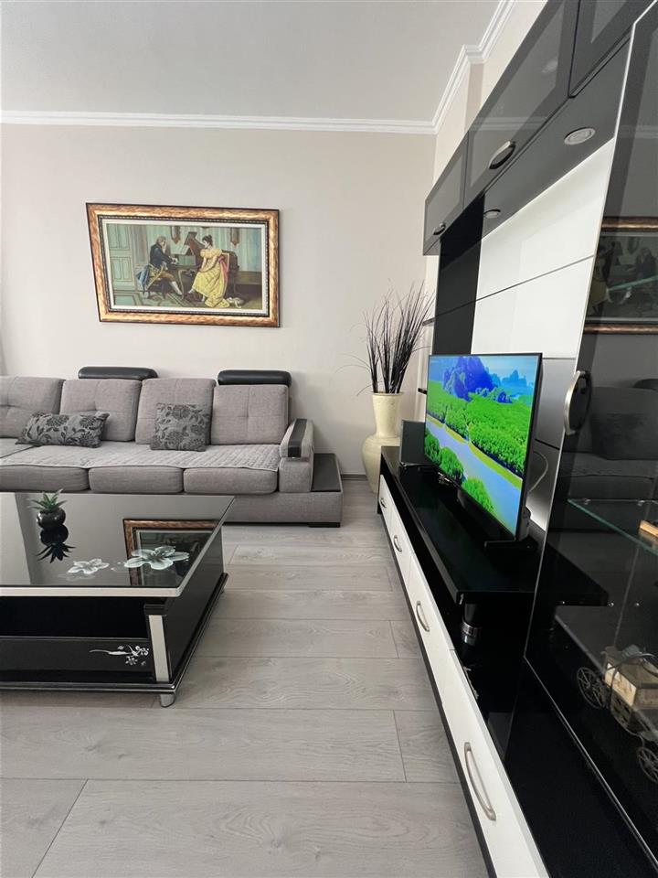 Përball Delijorgjit 2+2+2 me qera ditore