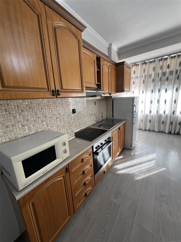 Përball Delijorgjit 2+2+2 me qera ditore