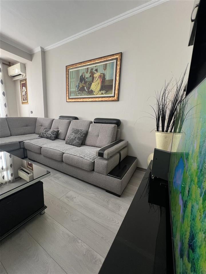 Përball Delijorgjit 2+2+2 me qera ditore