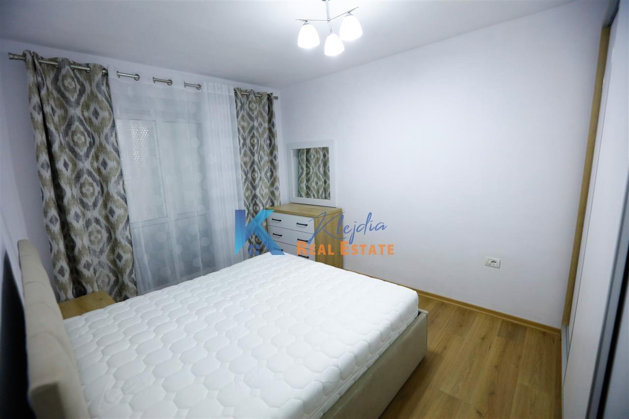 1+1 me qira ne Bllok, Rruga Margarita Tutulani