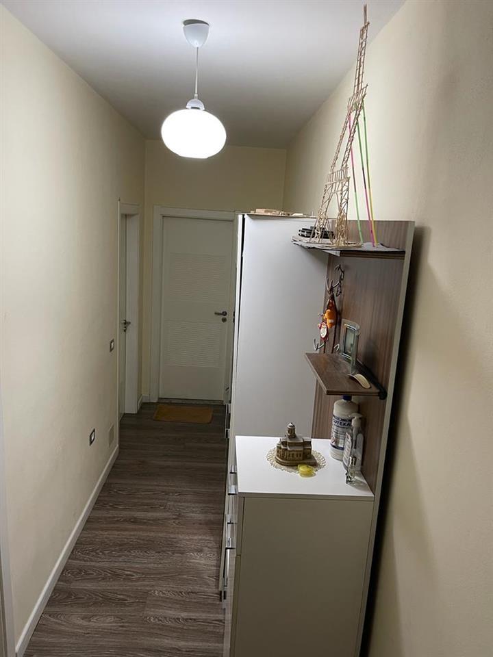 Te dy rrathet Astir shitet apartament 2+1 me hipoteke