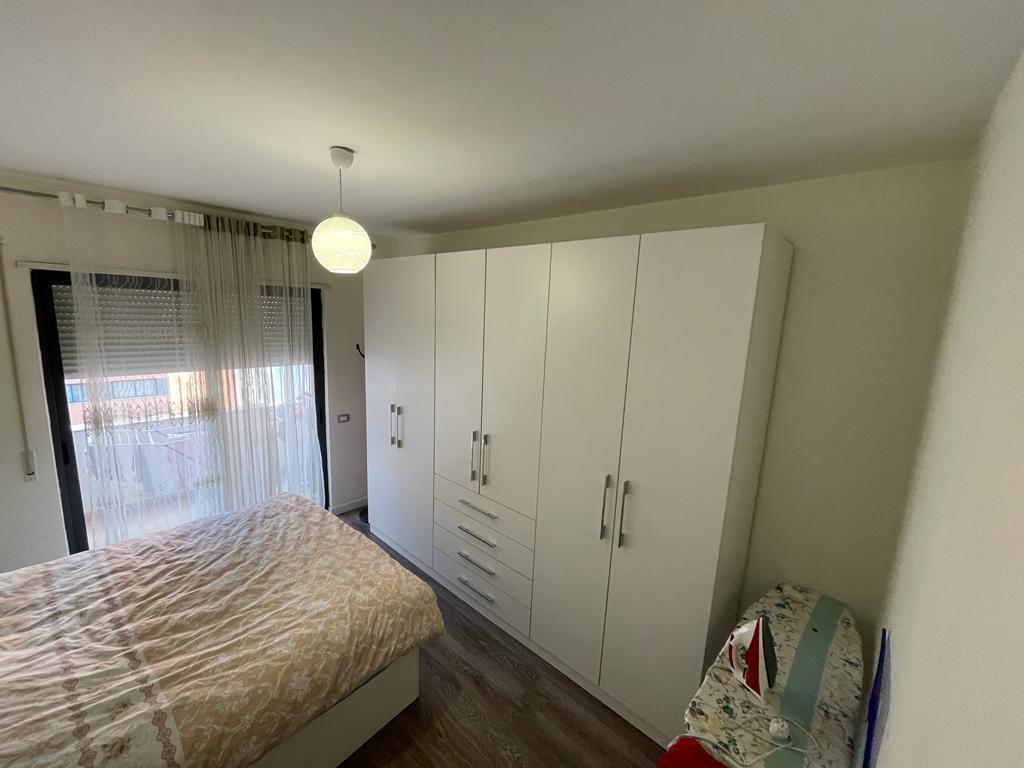 Te dy rrathet Astir shitet apartament 2+1 me hipoteke