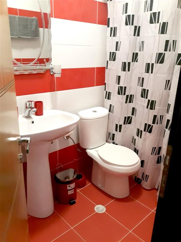 Jepen 3 hyrje me qera per te punuar ne Airbnb, booking