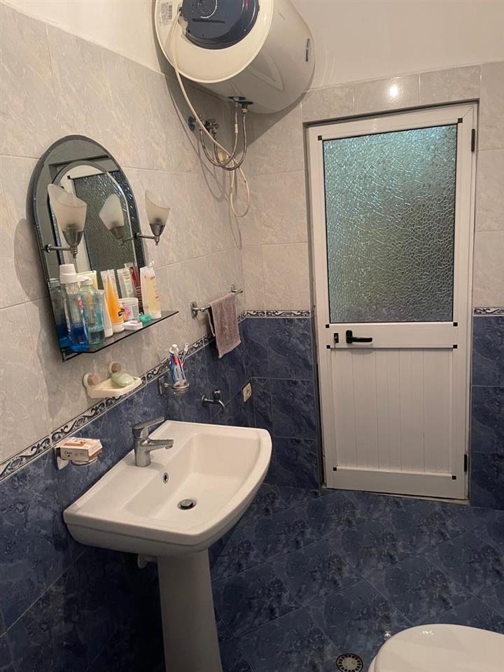 Shitet Apartament i Përshtatshëm për Familje pranë Shkollës