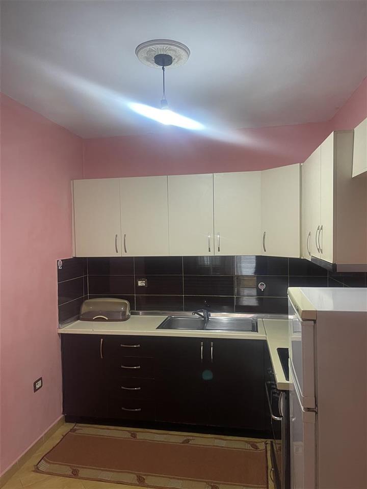 Shtepi me qera 1+1 misto mame