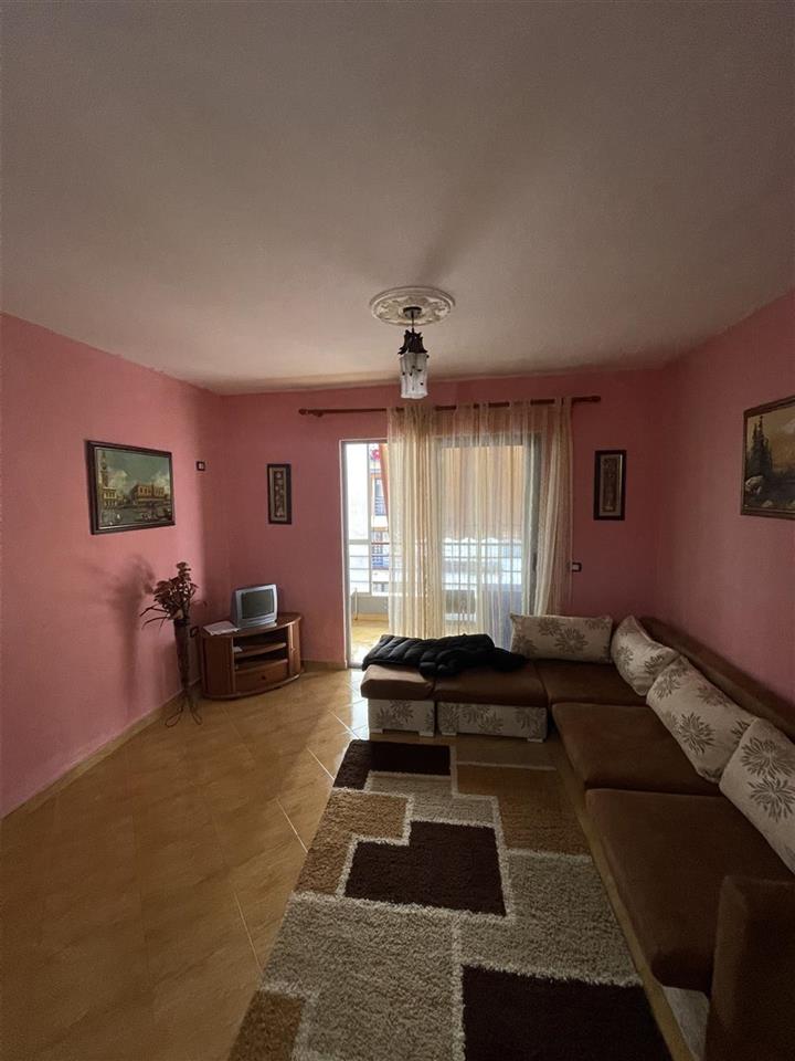 Shtepi me qera 1+1 misto mame