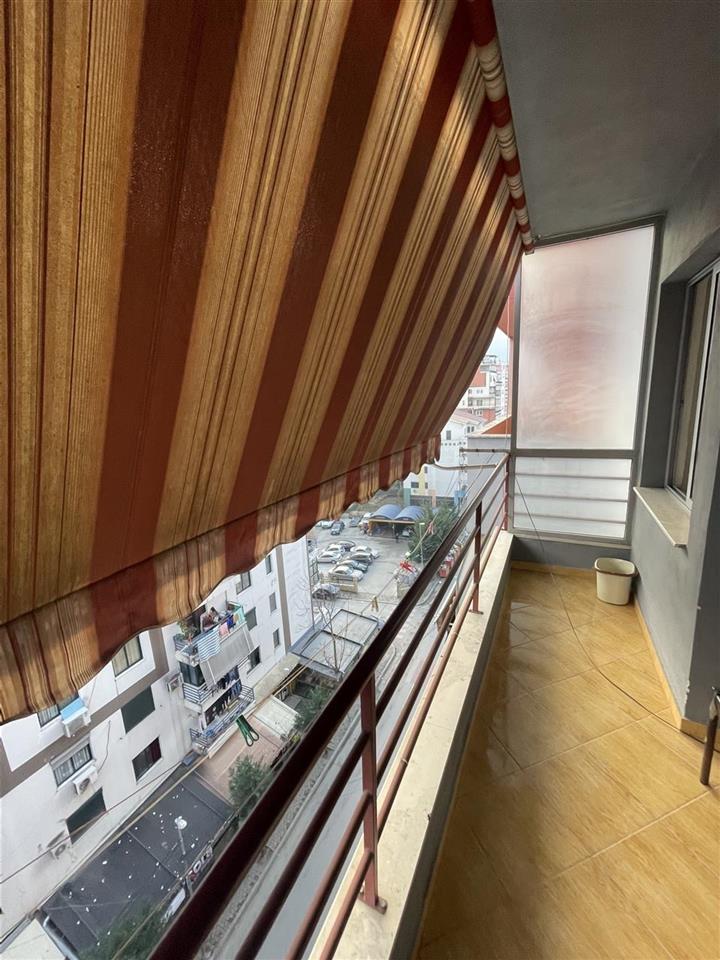 Shtepi me qera 1+1 misto mame