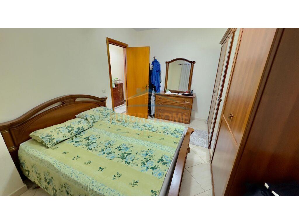 Shitet, Apartament 1+1, Stacioni i Trenit,Tiranë.