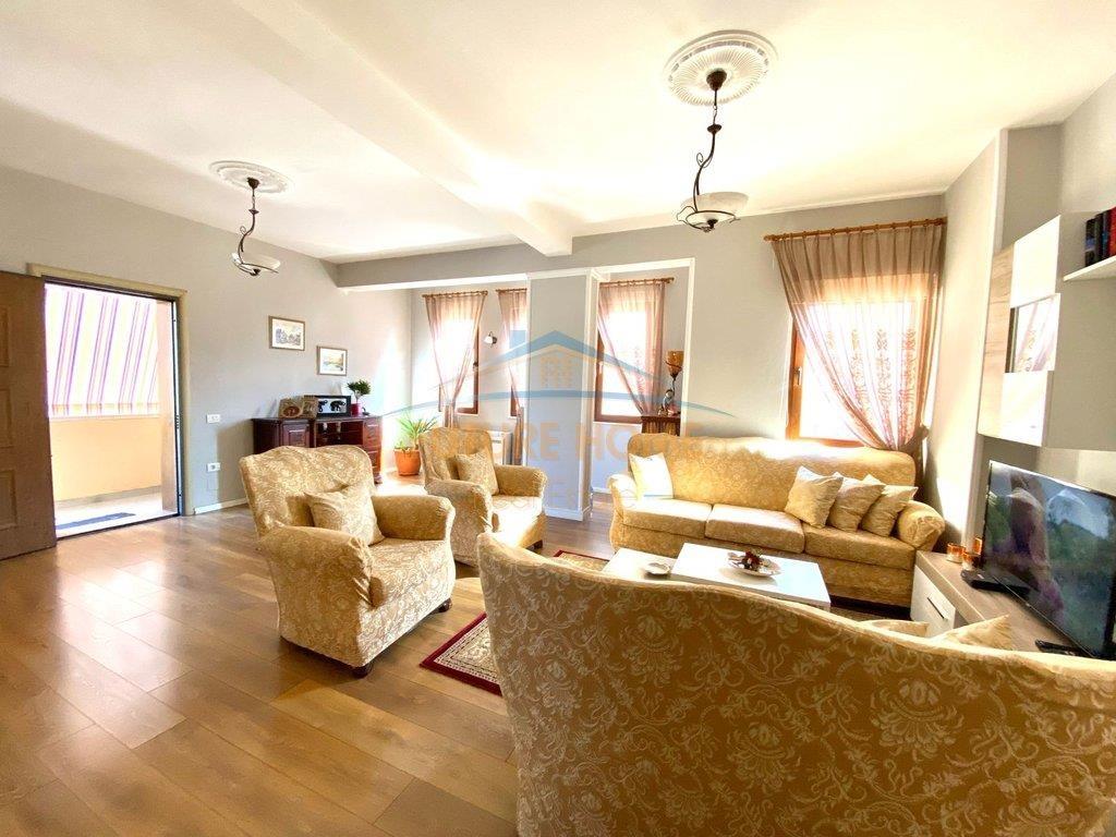 Shitet apartament 2+1 Vasil Shanto