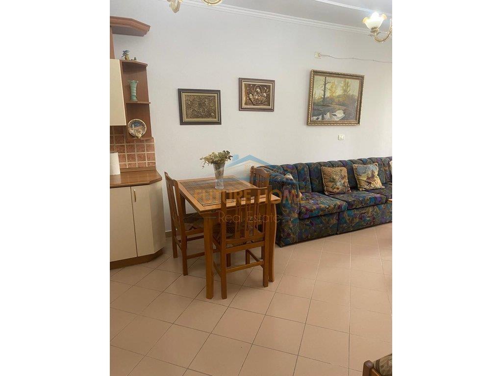 Shitet, Apartament 1+1, Komuna e Parisit