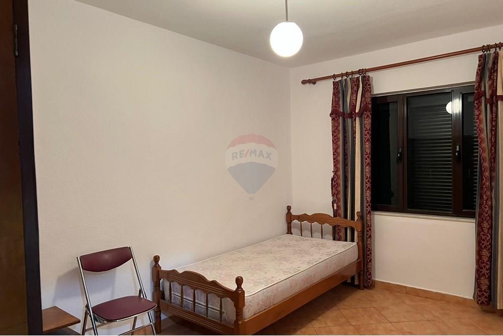 Apartament me qira 3+1+2 ne rrugen e Durresit.