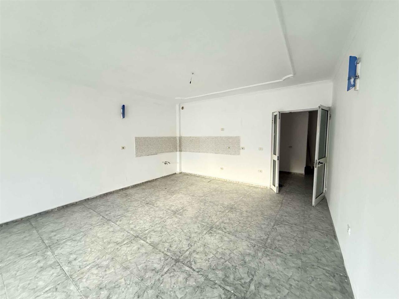 Shitet apt. 164 m2 tek Komuna e Parisit