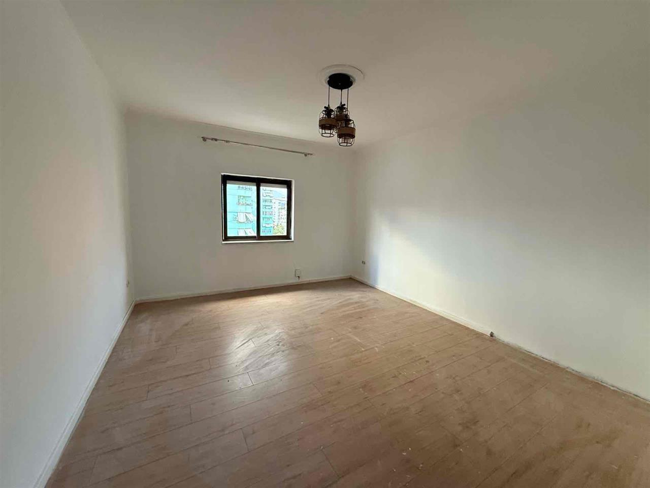 Shitet apt. 164 m2 tek Komuna e Parisit