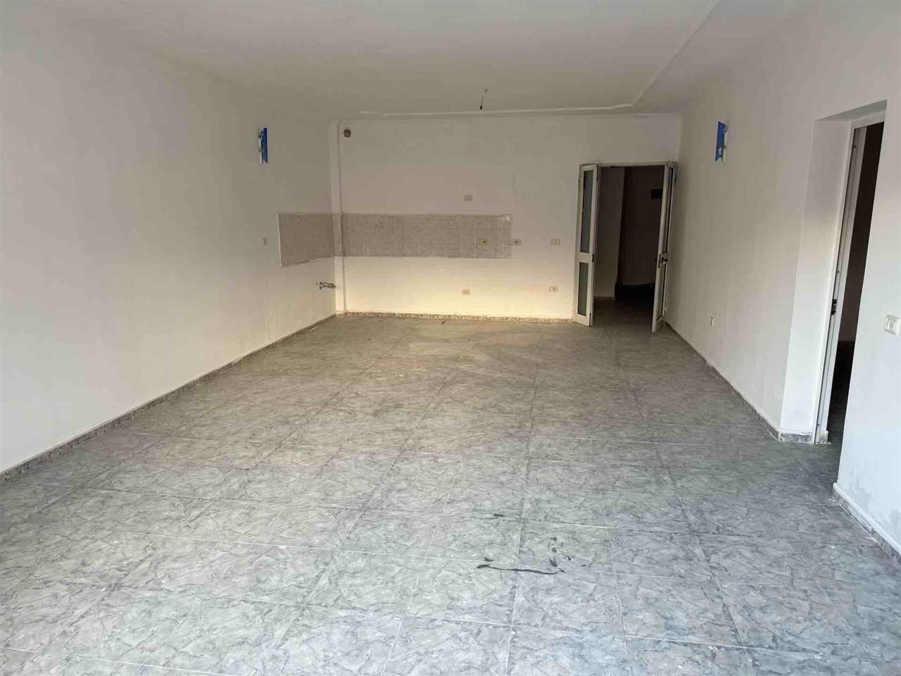 Shitet apt. 164 m2 tek Komuna e Parisit