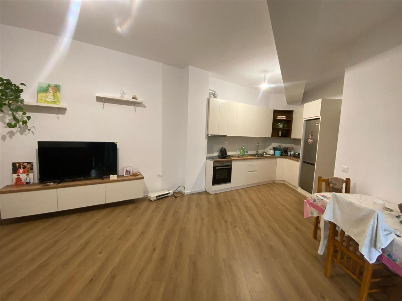 400 Euro- Apartament me qera 2+1 Alidem