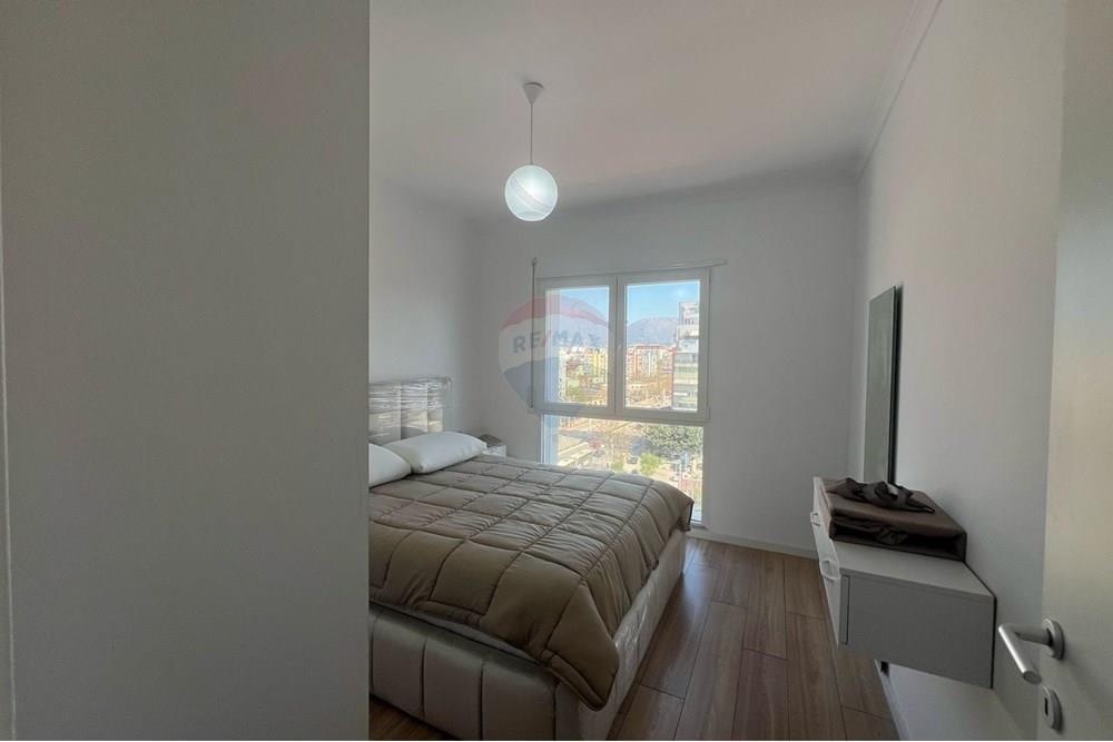 Apartament 1+1+post parkimi me qira!