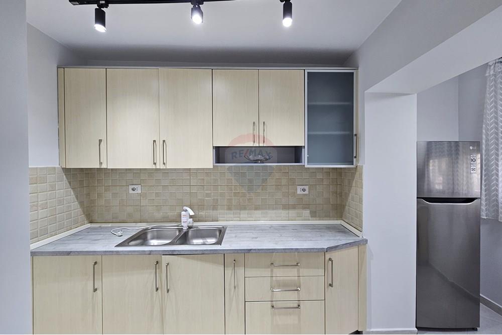 Apartament 1+1 me qira tek Shkolla E Baletit!