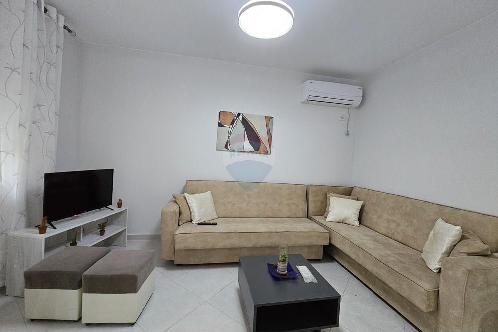 Apartament 1+1 me qira tek Shkolla E Baletit!