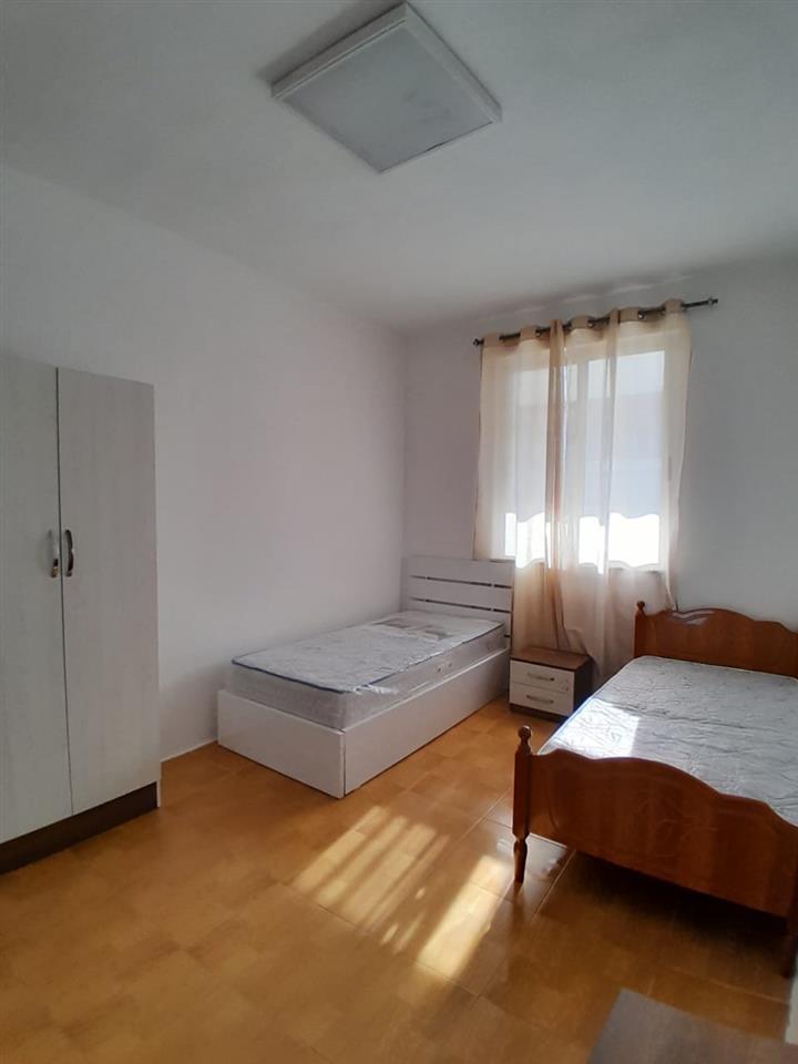 Apartament 2+1 ne shitje me pamje deti